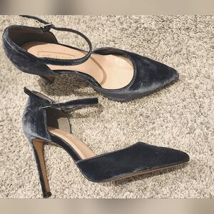 Avec Les Filles Womens Velvet Stilleto Pumps Size 7.5 (Fit Large) Dusty Blue